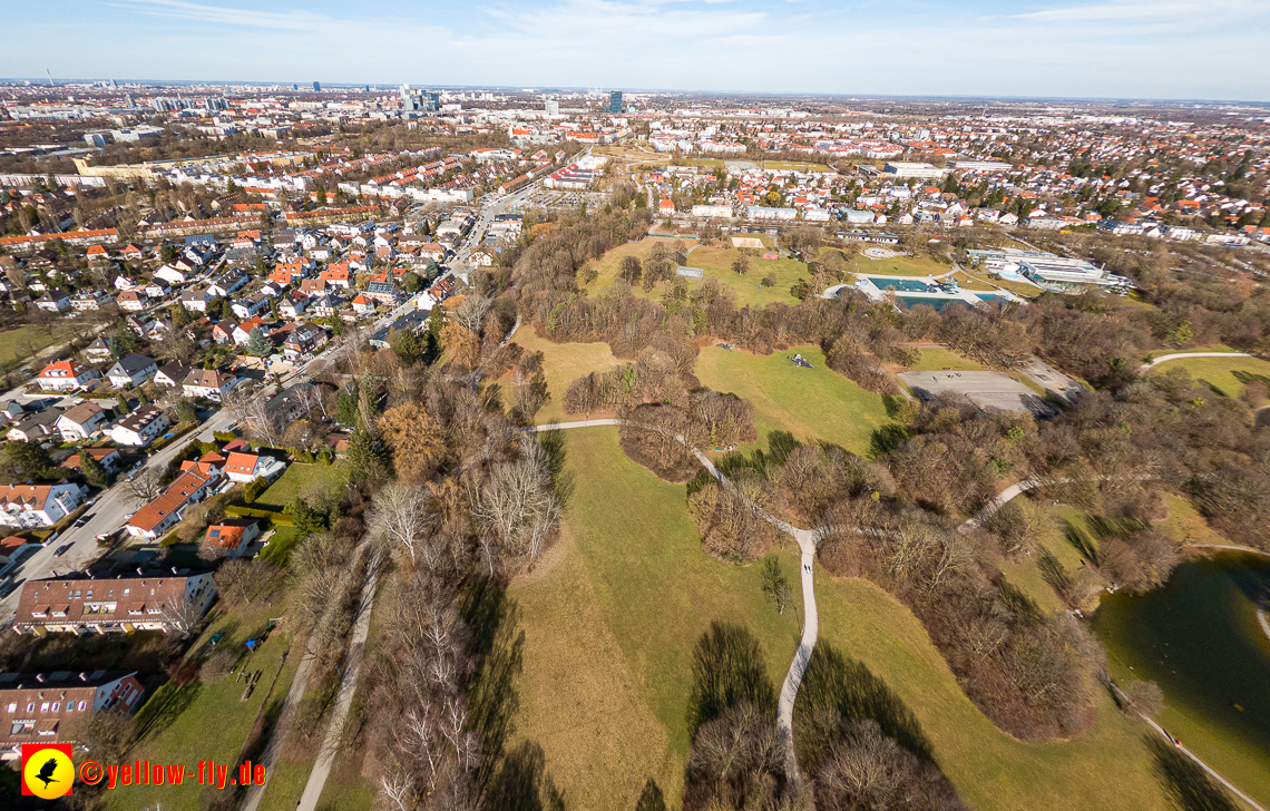 20.02.2023 -  Ostparksee und Schule am Strehleranger mit Umgebung in Neuperlach